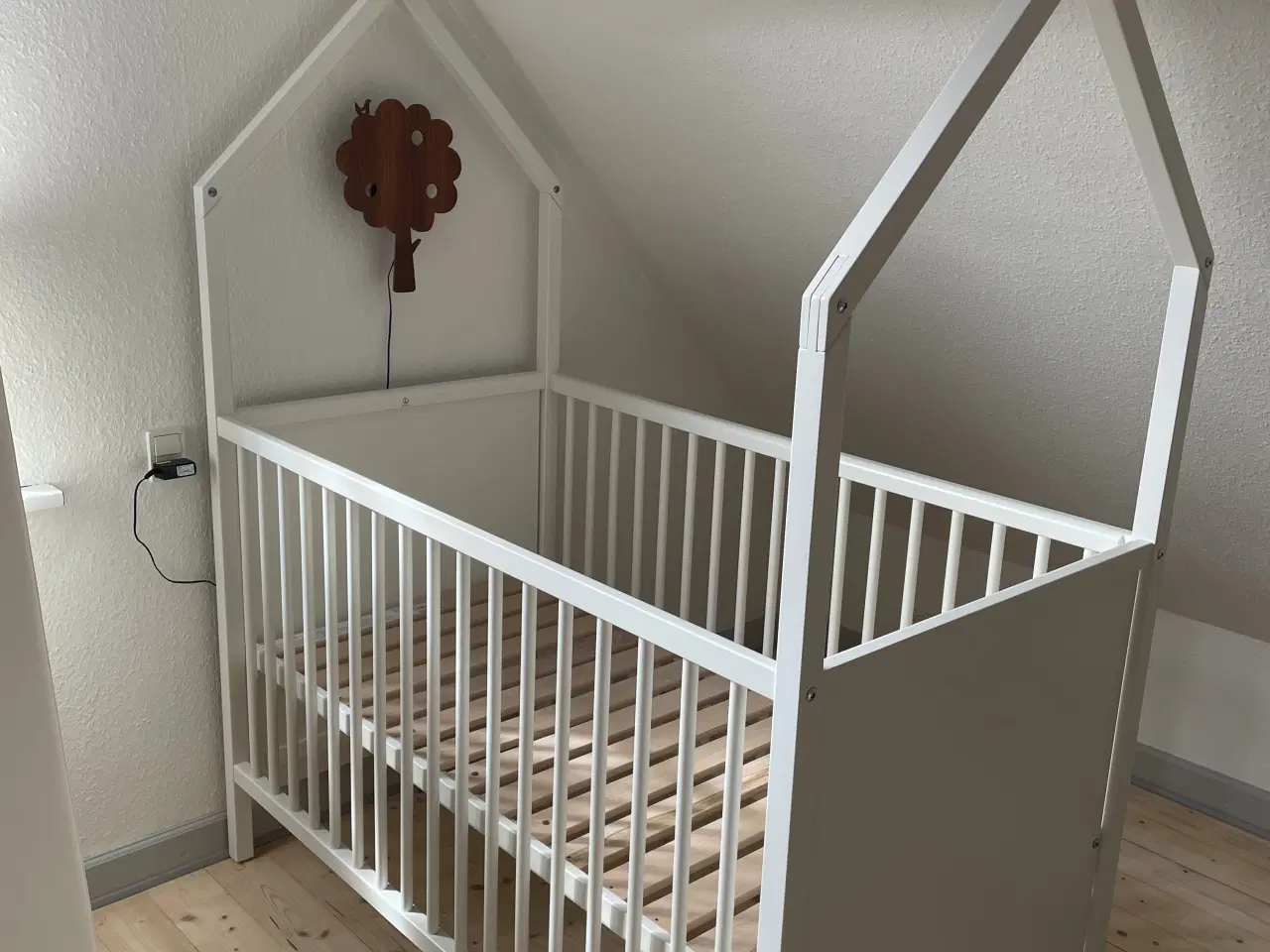 Billede 1 - Stokke Home tremmeseng/hus seng