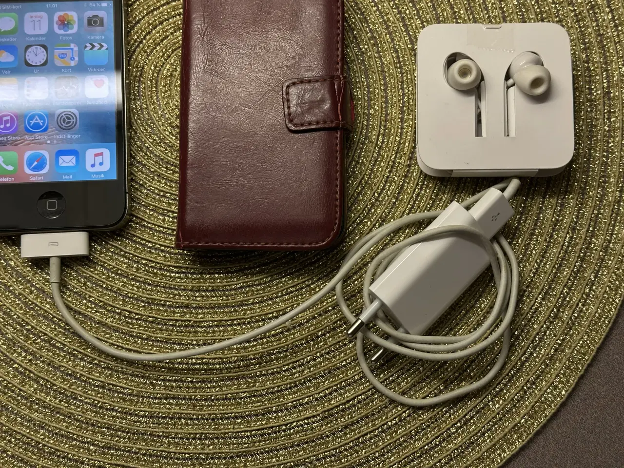 Billede 6 - Velholdt og velfungerende      iPhone 4S