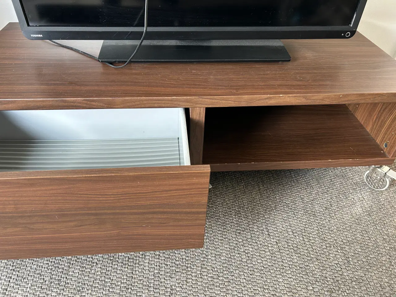 Billede 2 - Ikea tv bord