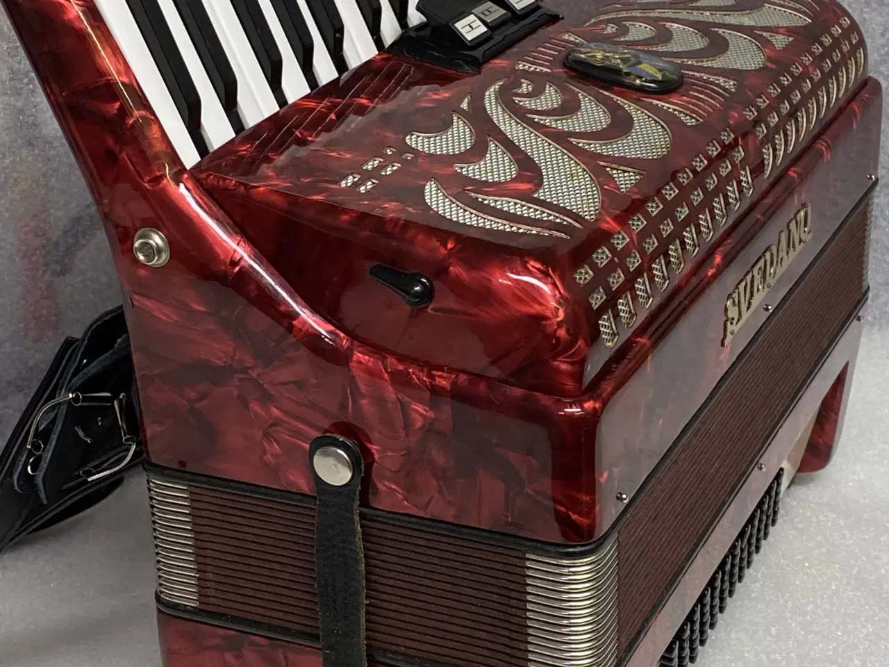 Billede 2 - Denne flotte røde Svadano-harmonika