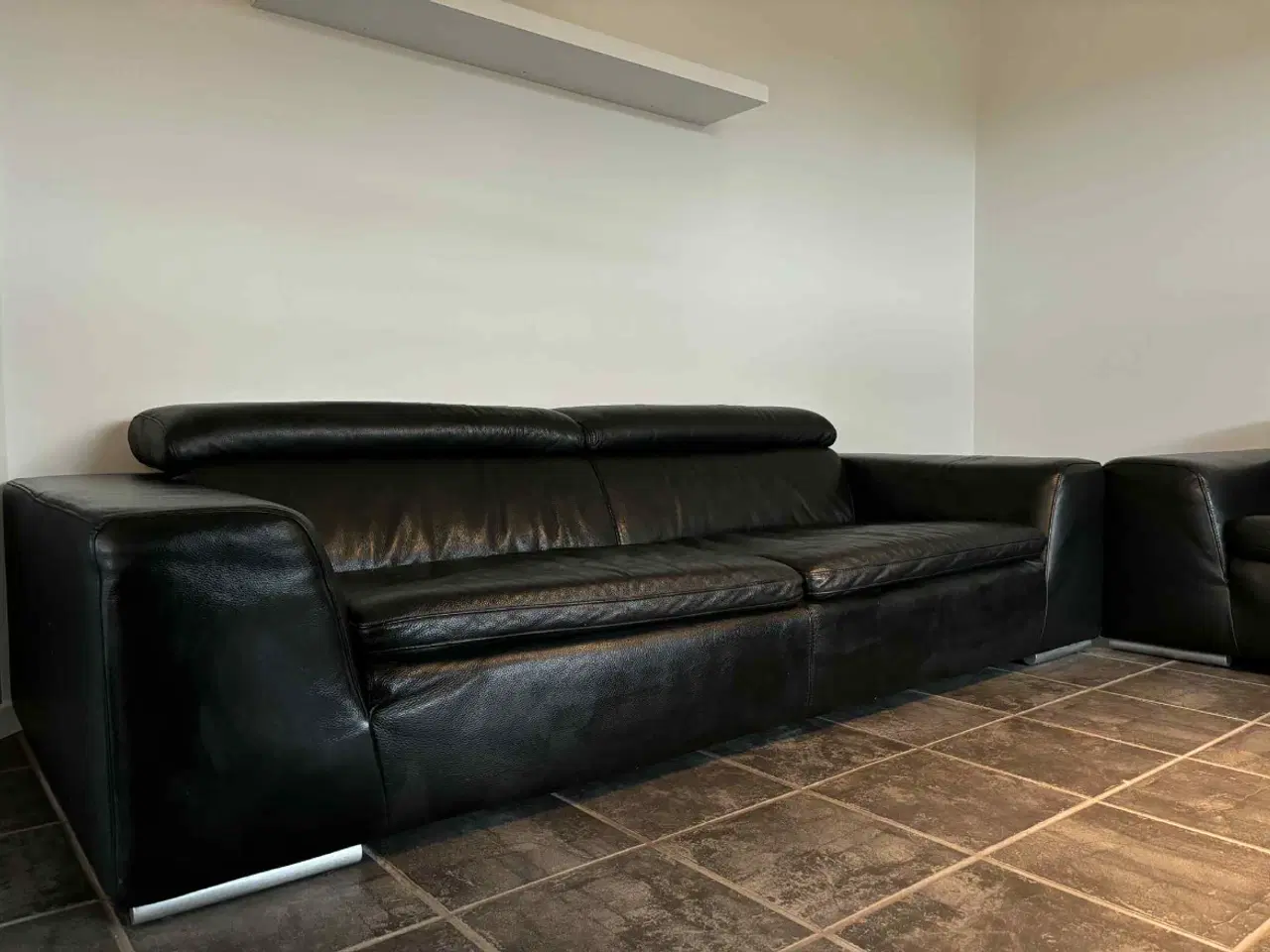 Billede 3 - 2 STK 3 personers lædersofaer