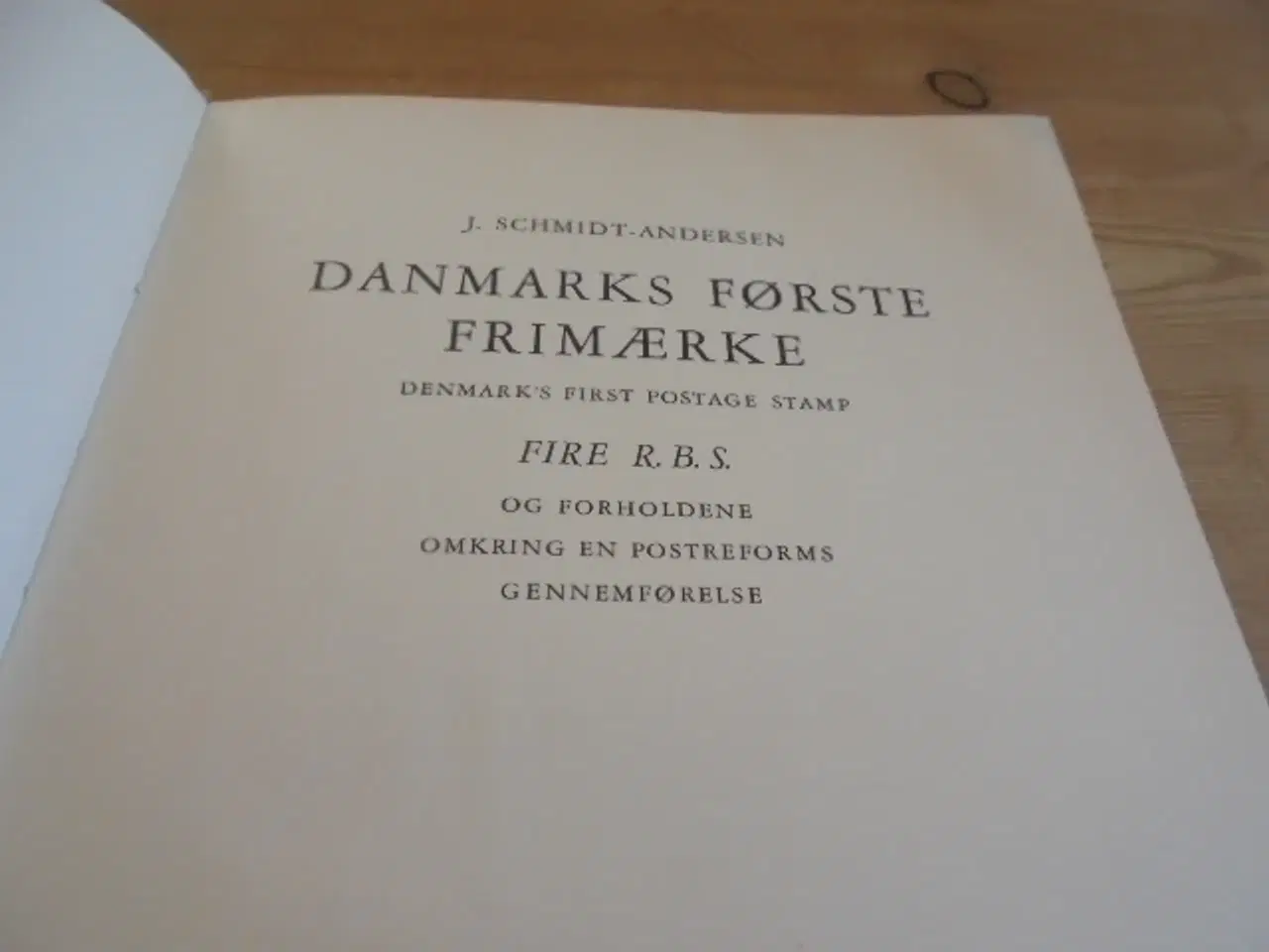 Billede 2 - Danmarks første frimærke – se fotos og omtale  