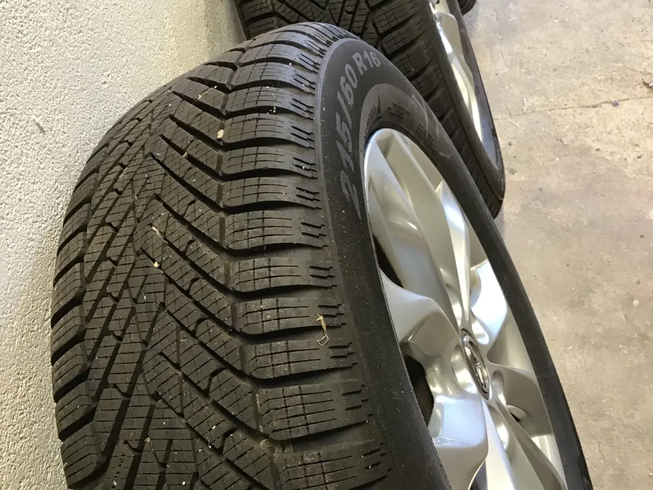 Billede 2 - Næsten nye vinterdæk sælges
