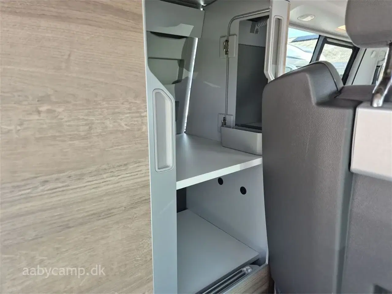 Billede 17 - 2022 - VW California Coast   Perfekt til de små veje. Markise. anhængertræk.