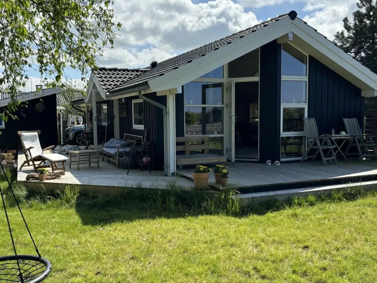 Billede 1 - Fredfyldt strandhus lige ved dejlig strand