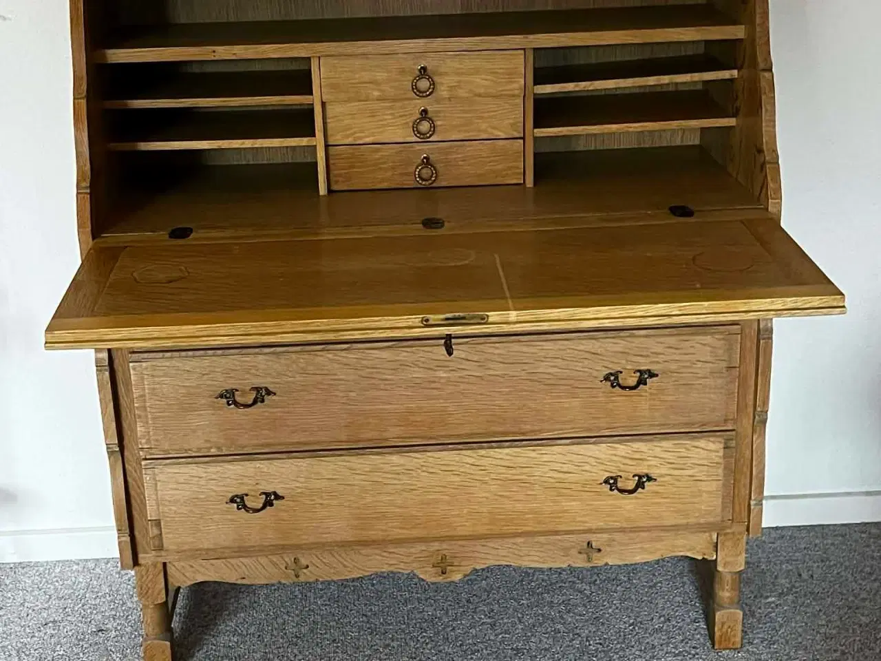 Billede 2 - Smukt chatol/skrivebord i egetræ – Flot patineret 