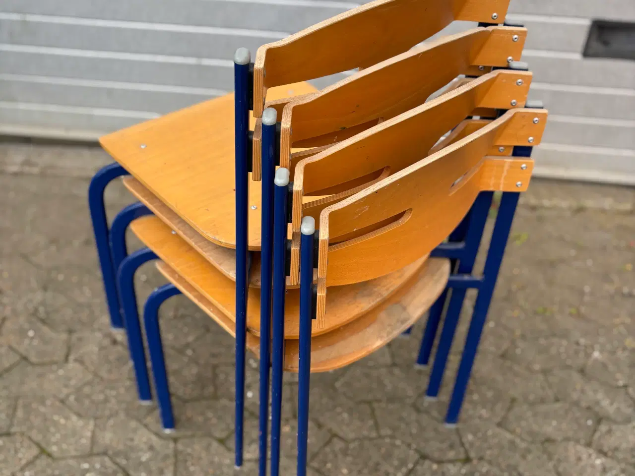 Billede 4 - 4 stole / stabelbare - Pris for alle