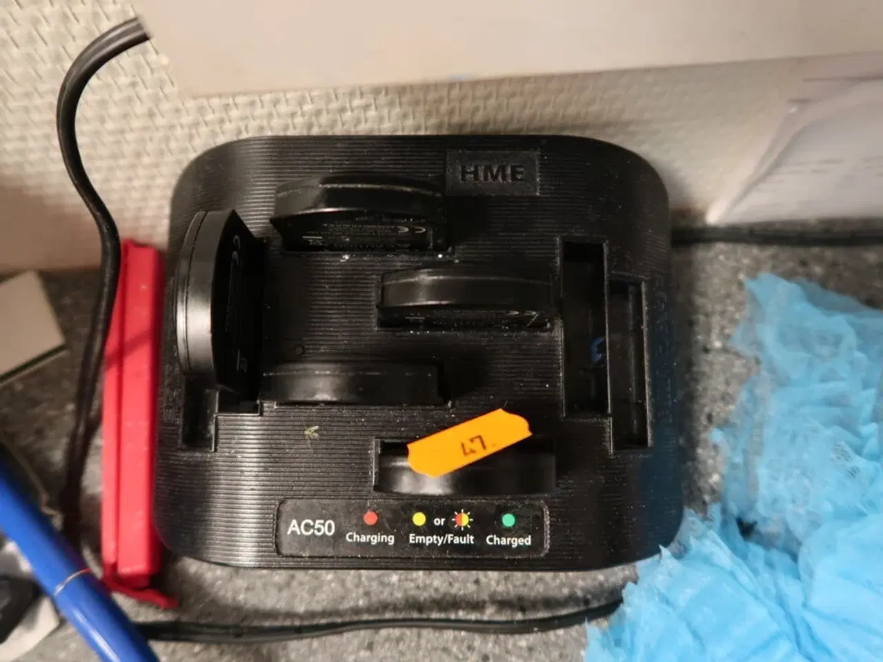 Billede 3 - 4 stk. headset med batterier og lader