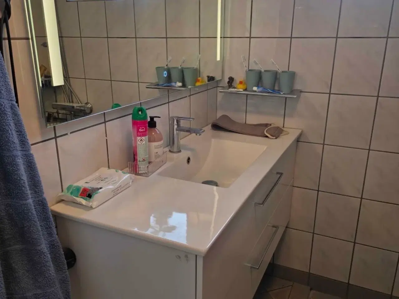 Billede 2 - Badeværelsesmøbler 120 cm med led spejl, vask, arm