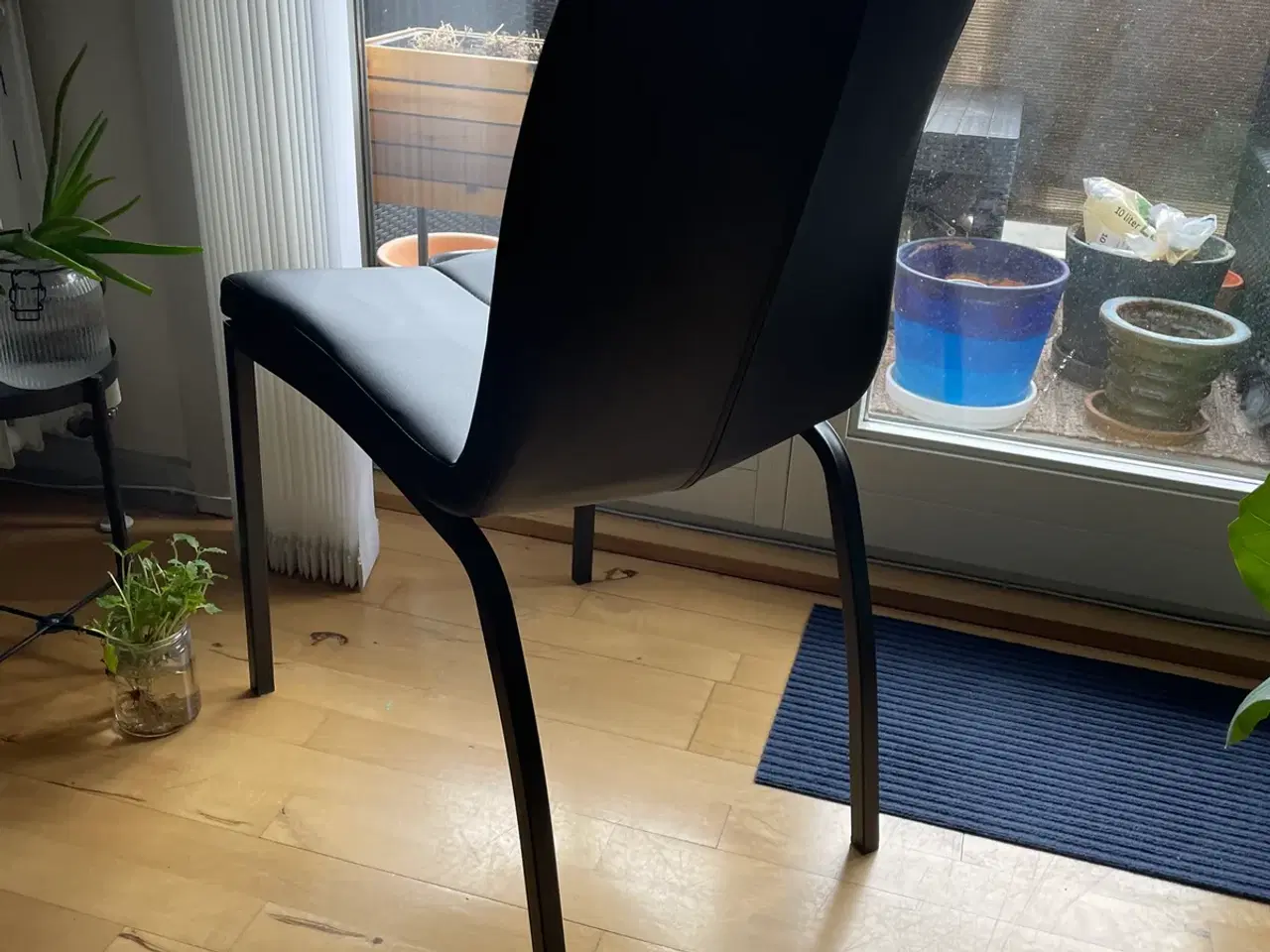 Billede 2 - Alina Spisebordsstole, sort læderlook