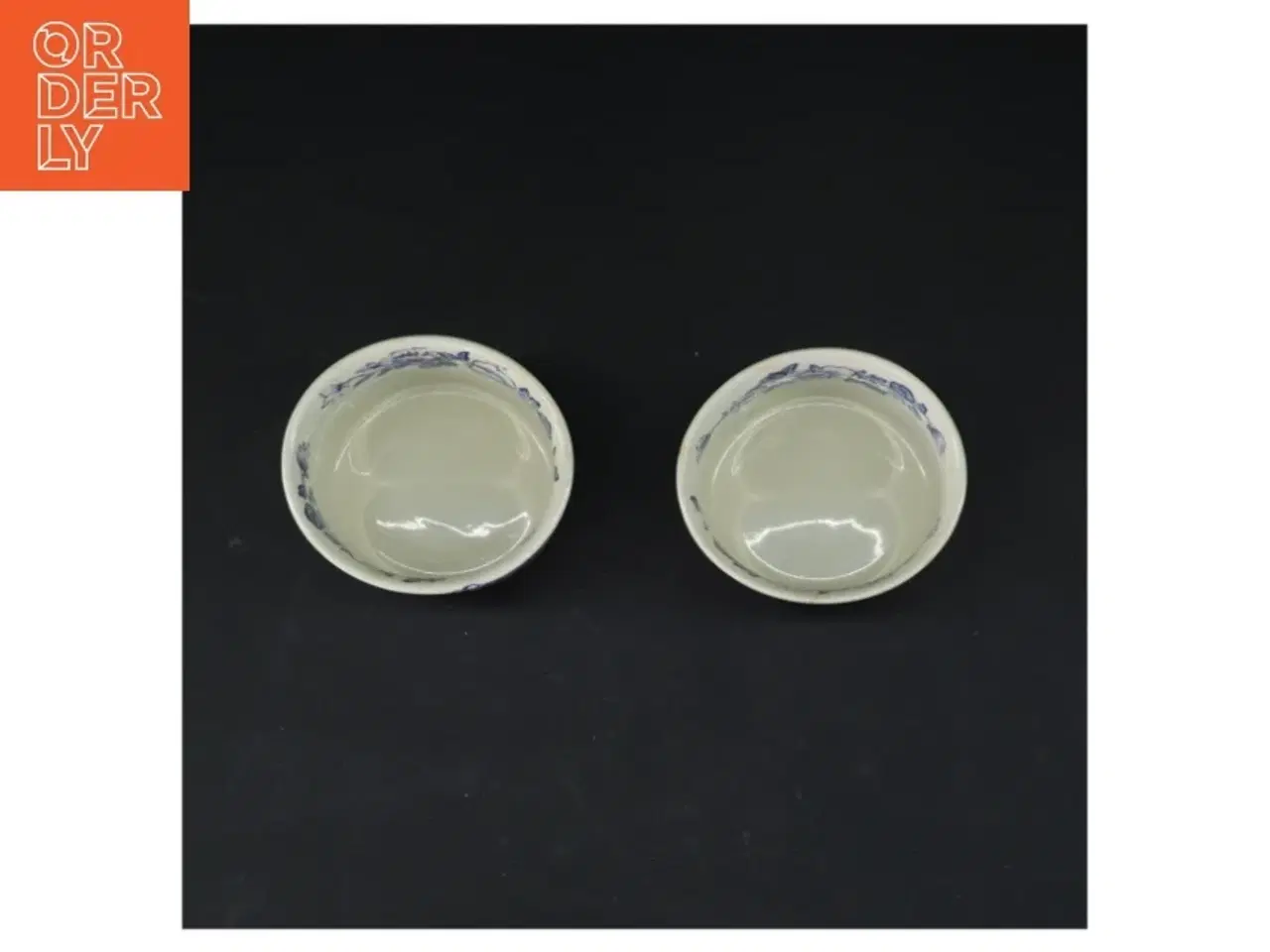 Billede 3 - Blå/hvide dekorative skåle fra Wedgwood (str. 2 styk. ø. 7,5 cm. længde. 5 cm)