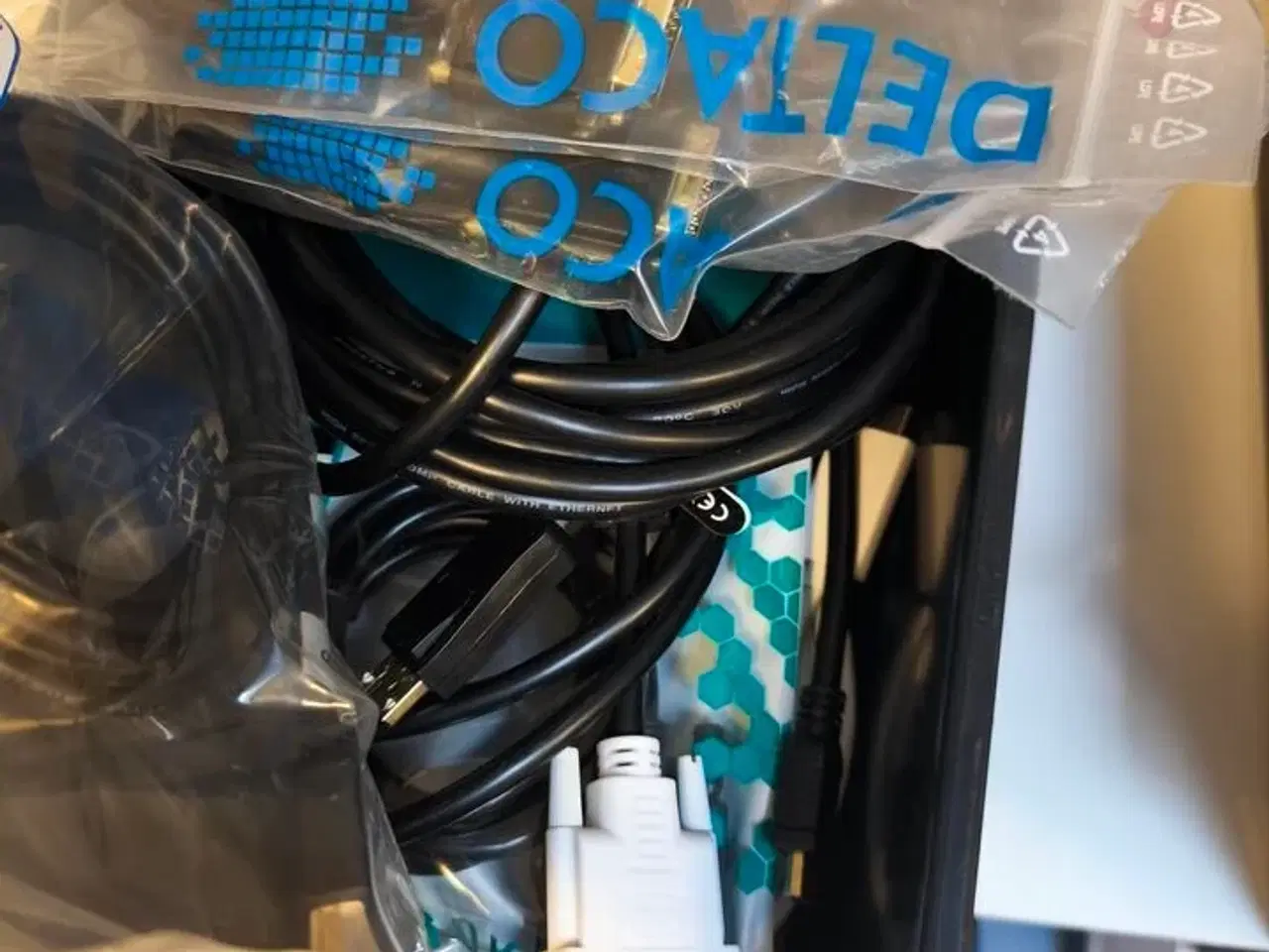 Billede 2 - Kasse med blandet IT udstyr (se billeder)