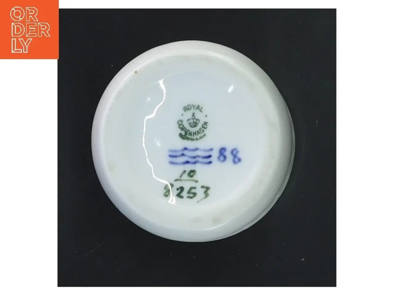 Billede 2 - Royal Copenhagen porcelænskop med blå blomst motiv(str. Ø 6,5 cm længde 7 cm) fra Royal Copenhagen (str. Ø 6,5 cm længde