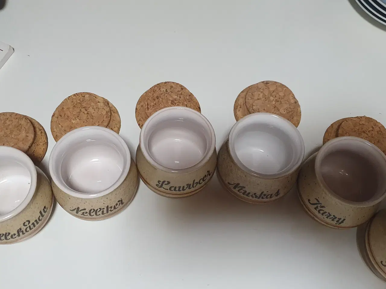 Billede 5 - 7 Keramik krydderikrukker med korkprop