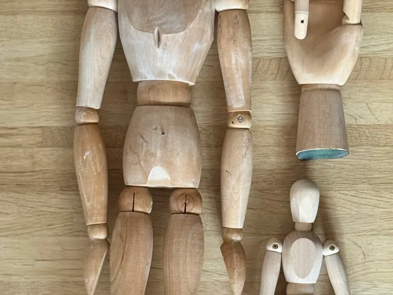 Billede 2 - 2 kg. Figurer i træ  (Alle 4 sælges samlet)