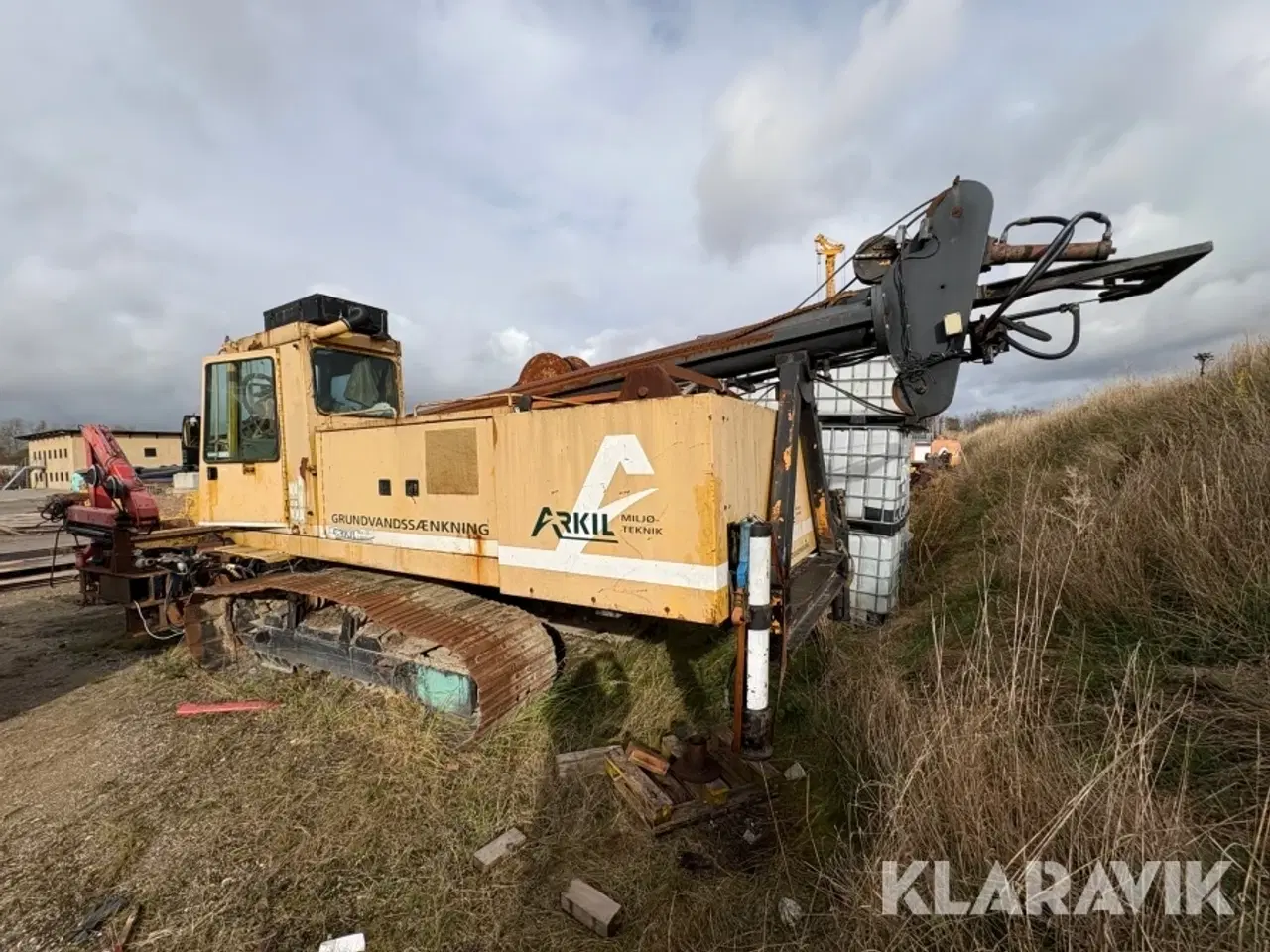 Billede 4 - Gravemaskine Caterpillar 219 ombygget med Knebel boretårn og Fassi kran