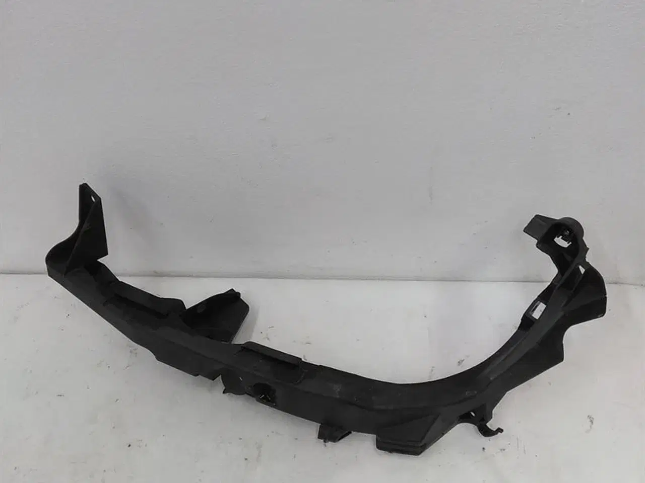 Billede 2 - Holder til forlygte V.-side B51647116707 BMW E90 E91