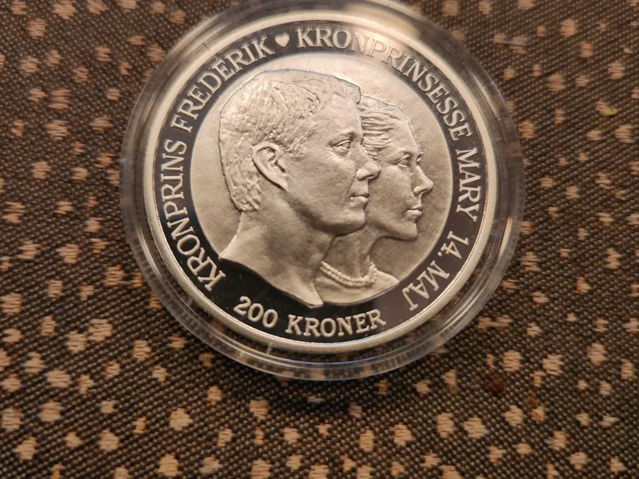 Billede 2 - Frederik og Mary bryllupsmønt fra 2004. 