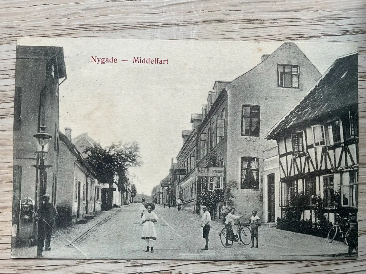 Billede 1 - Postkort og maleri fra Middelfart købes og sælges.
