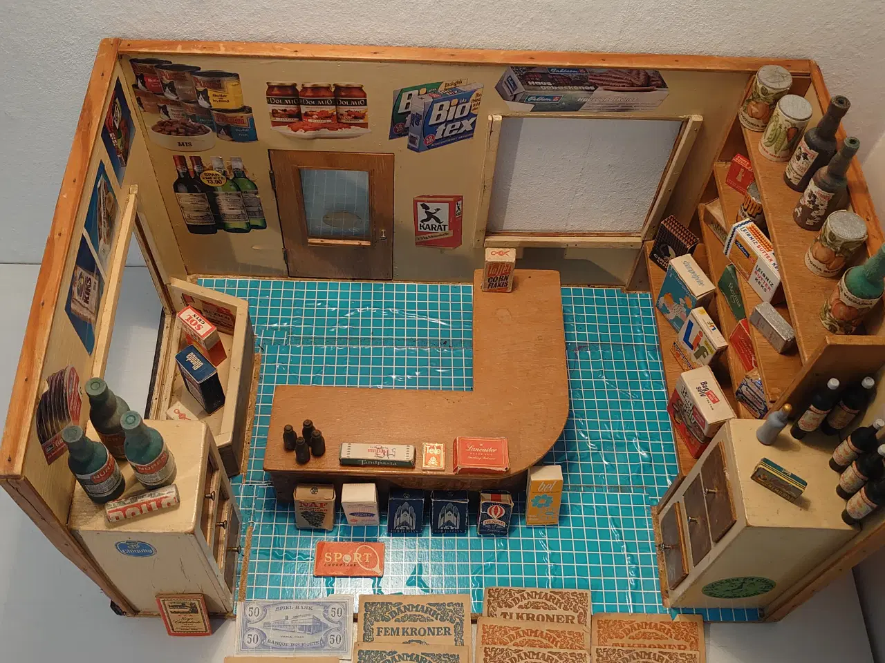 Billede 6 - Gammel købmandsbutik med 63dele.(47,5x30,5xH26)cm