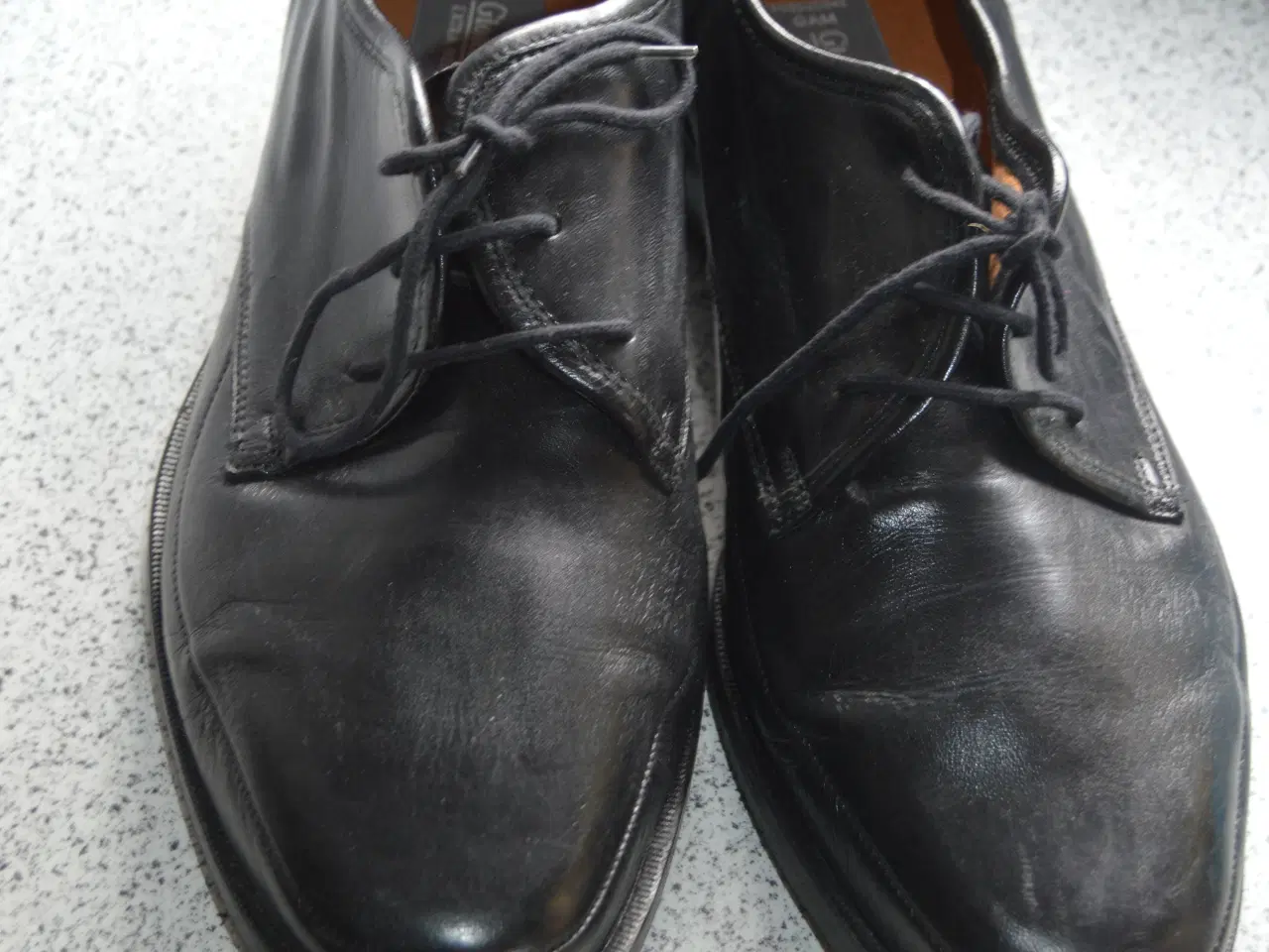 Billede 2 - Sargossa stiletter og kalveskinds herresko