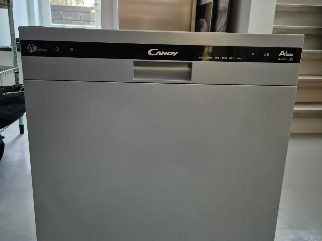 Billede 1 - Velholdt Candy Bordopvaskemaskine – Plads til 8