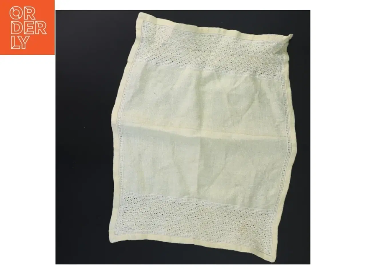 Billede 1 - Klæde/dug med blondekant (str. 29x37 cm)