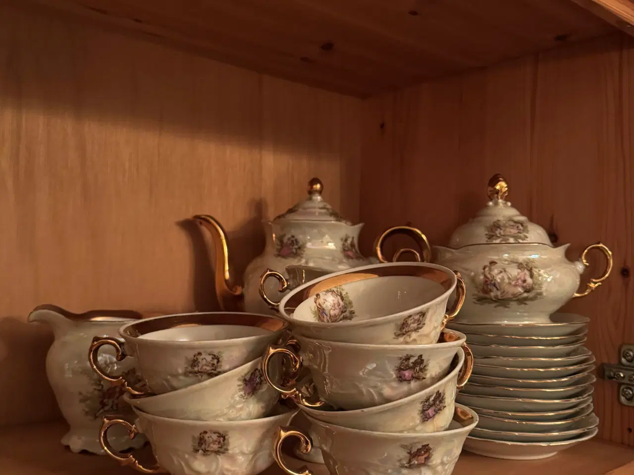 Billede 4 - Fin guldbelagt te sæt i porcelæn