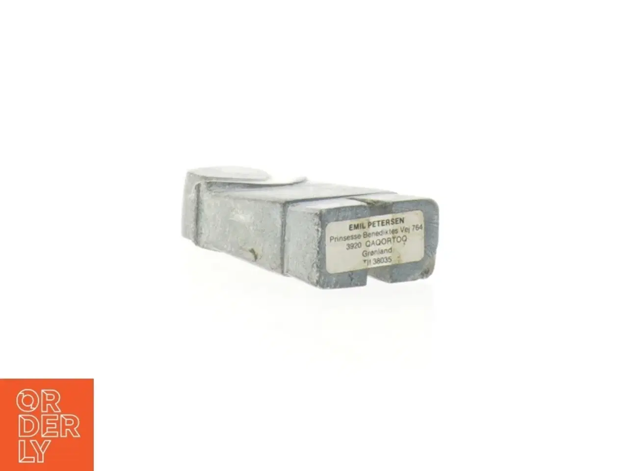 Billede 2 - Grønlandsk figur fra Emil Petersen (str. 10 x 4 x 2,5 cm)