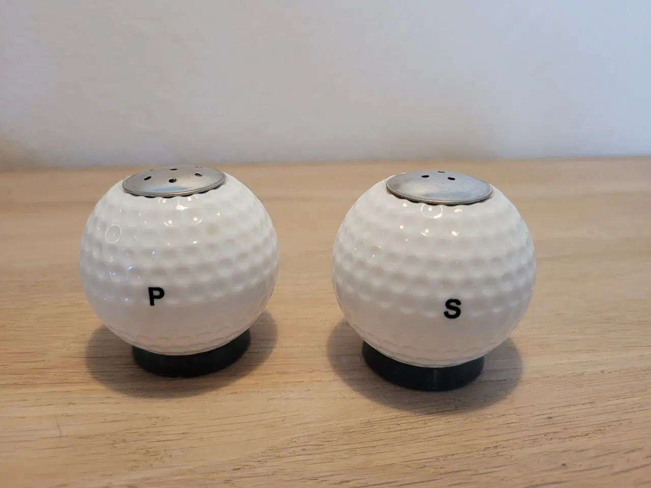Billede 1 - Golf kugler som salt og peber sæt.