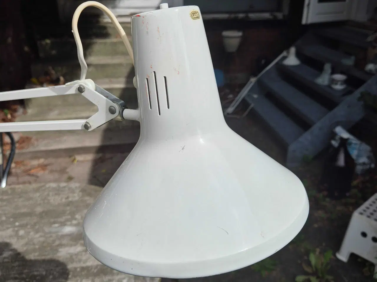 Billede 2 - Hvid arkitektlampe på rund fod 