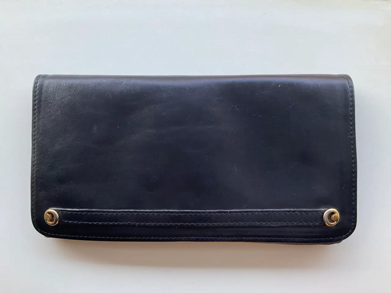 Billede 1 - Fin lille sort dametaske. Ca. 24x13 cm.