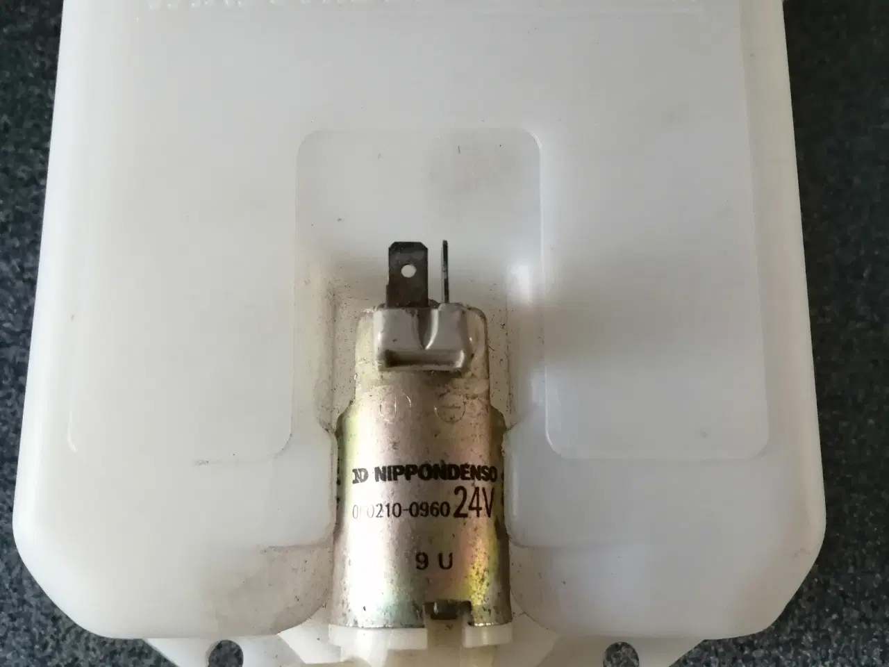 Billede 1 - ELEKTRISK FORRUDEVASKER BEHOLDER