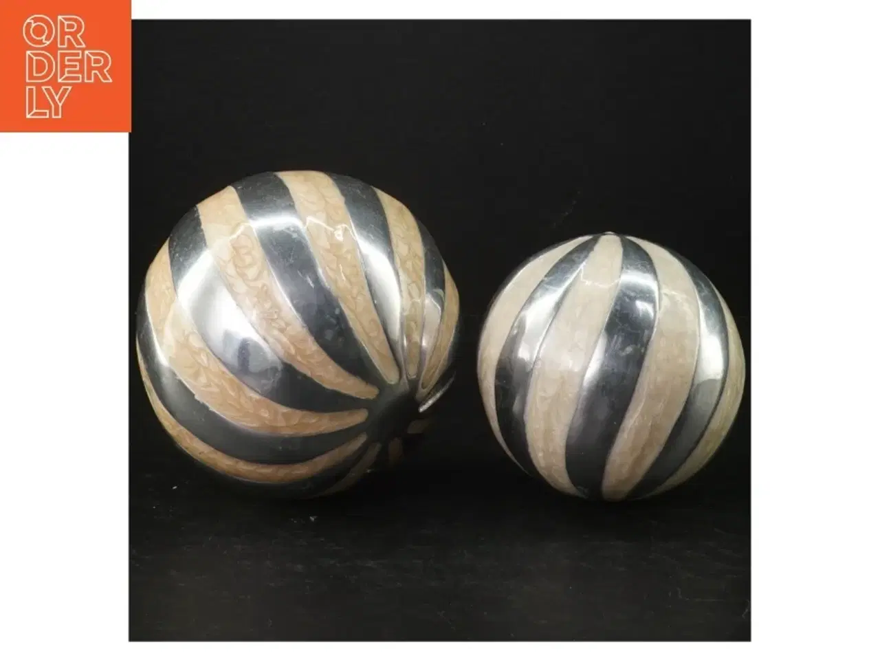 Billede 1 - Dekorative kugler (str. 14 cm, 11 cm)
