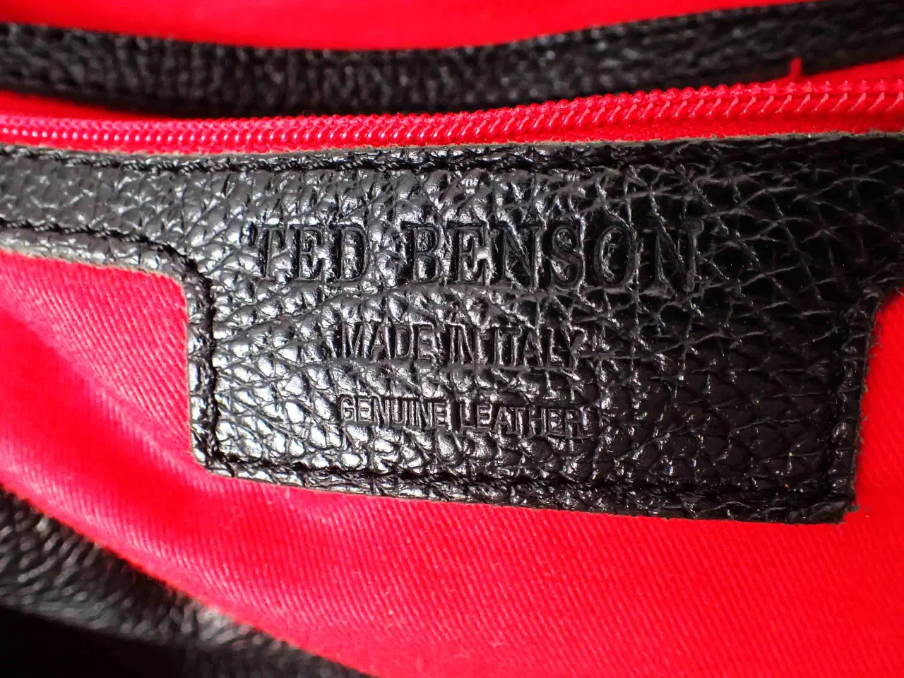 Billede 8 - Lækker Ted Benson skuldertaske i ægte læder.