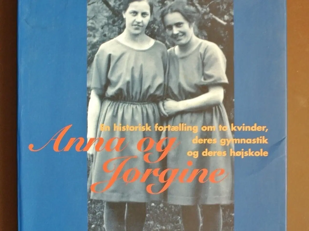 Billede 1 - anna og jørgine , af klara aalbæk korsgaard, emne: