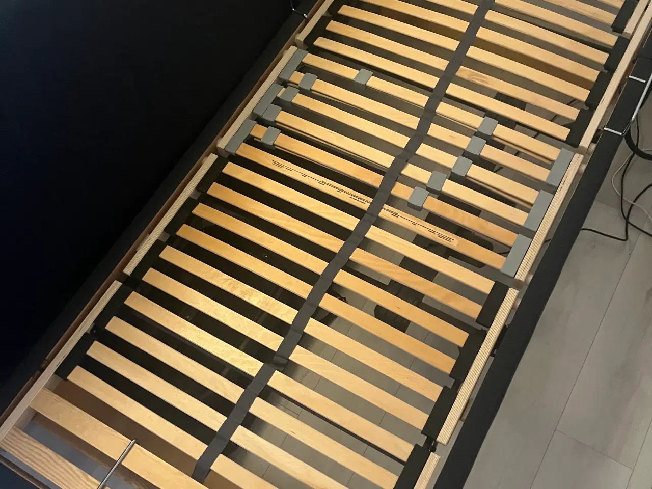 Billede 2 - Elevationsseng i sort