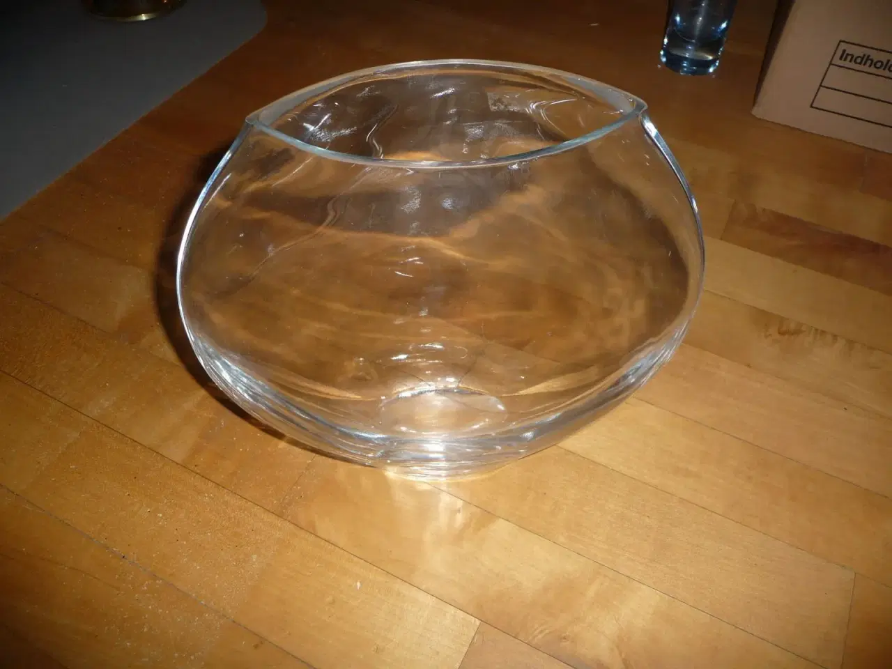 Billede 1 - oval glas vase, den er 23 cm høj, 25 cm 