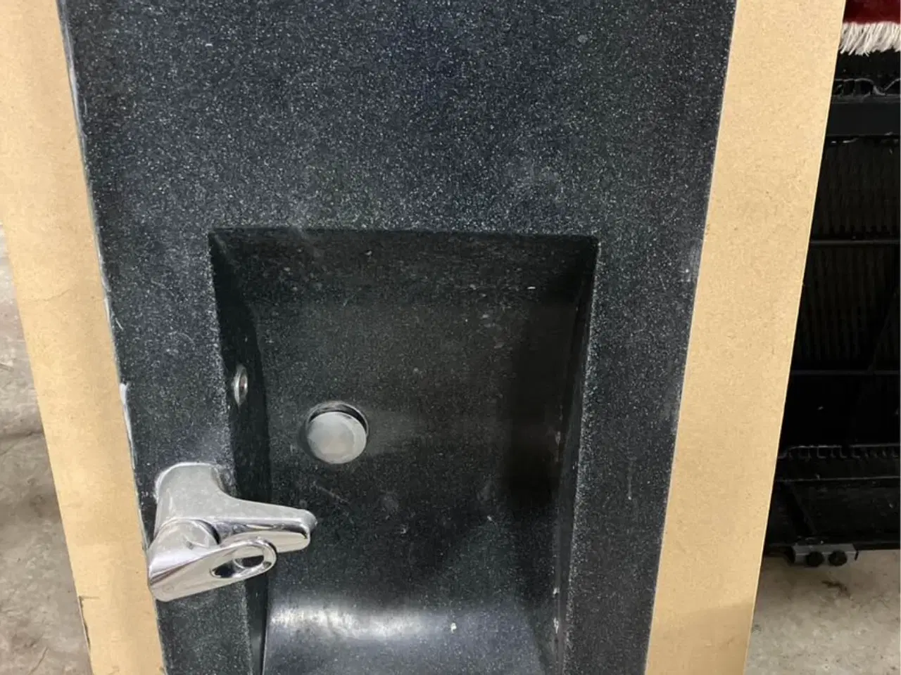 Billede 1 - Håndvask med armatur