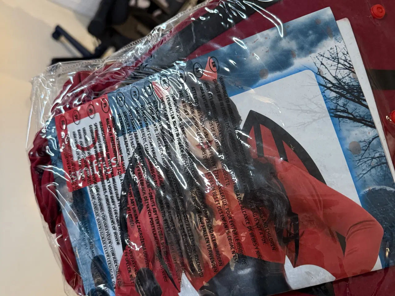 Billede 3 - Forskellige kostumer sælges byd.