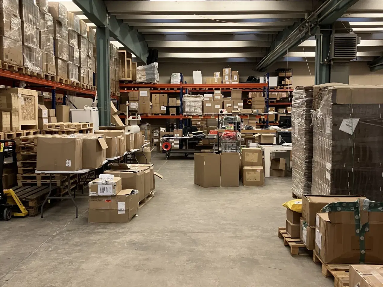 Billede 1 - Stort lagerlokale på 604 m² i Albertslund – ideelt til logistik og opbevaring
