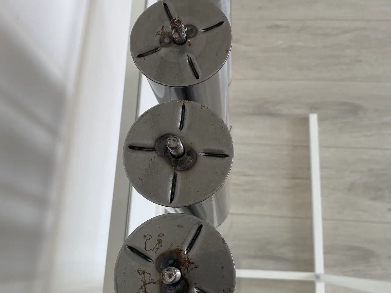 Billede 3 - 4 stk. sølvfarvede seng-/møbel ben