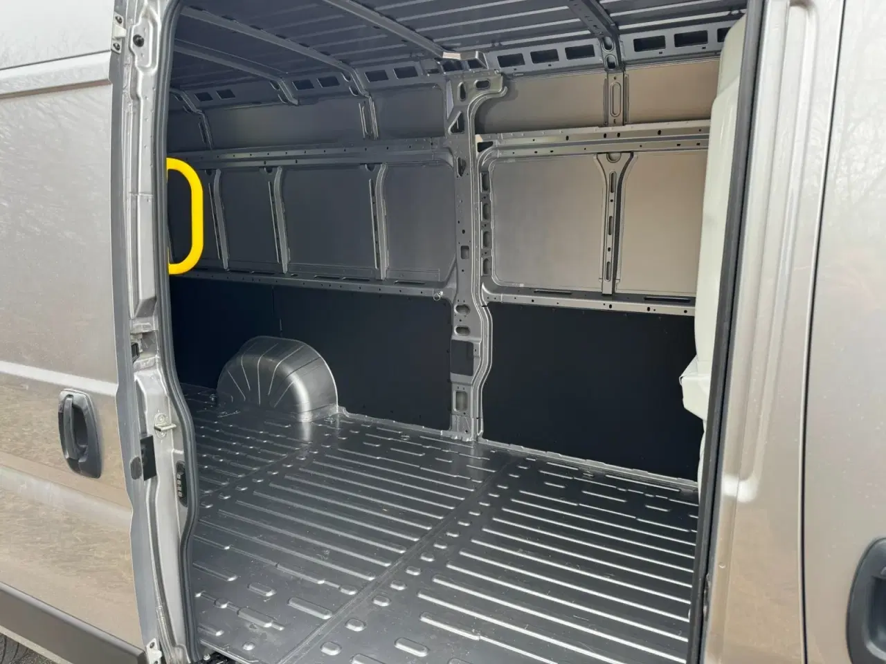 Billede 7 - Peugeot e-Boxer 435 110 L4H2 Premium