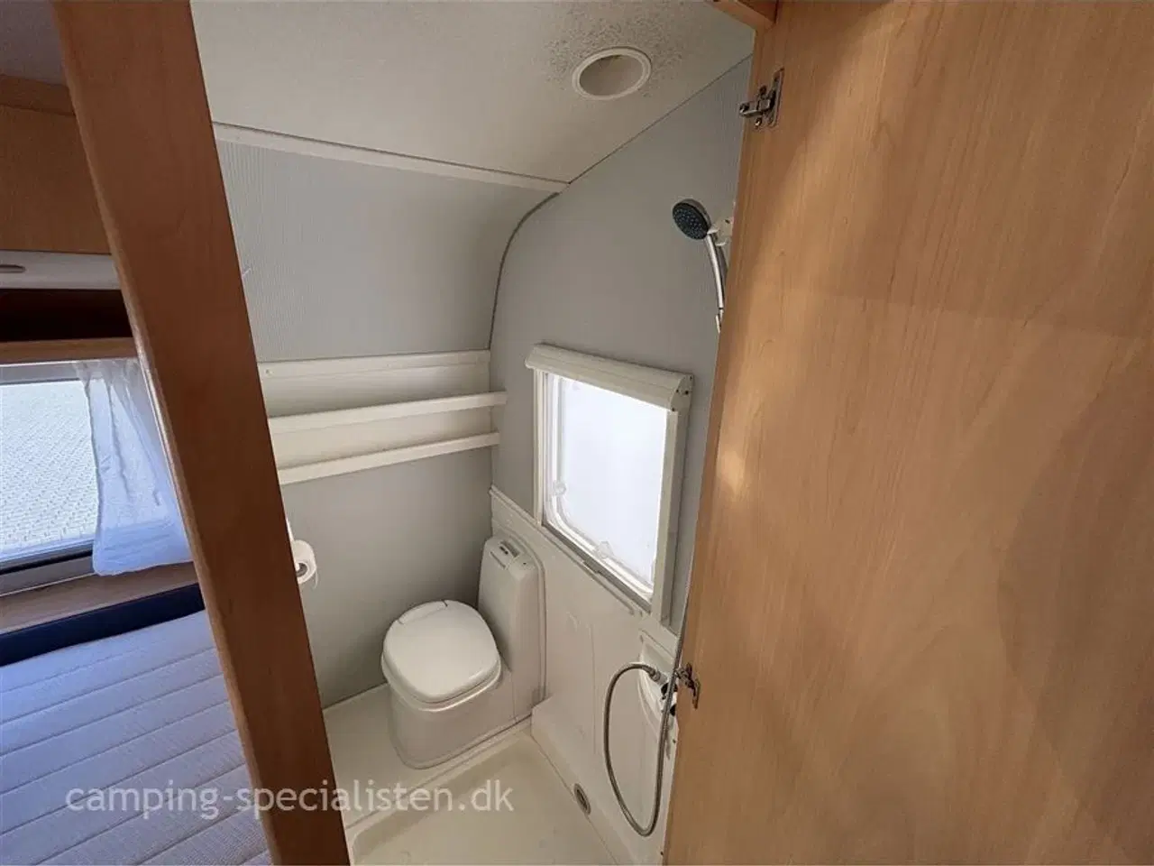 Billede 11 - 2005 - Knaus Sport 450 FU   Knaus Sport 450 FU model 2005 kan nu ses hos Camping-Specialisten