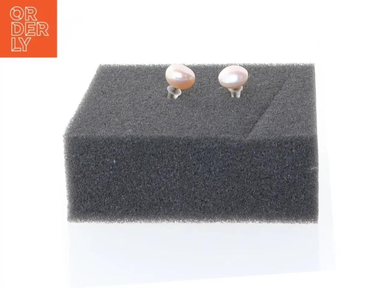 Billede 3 - Perleøreringe (str. 1,5 cm)
