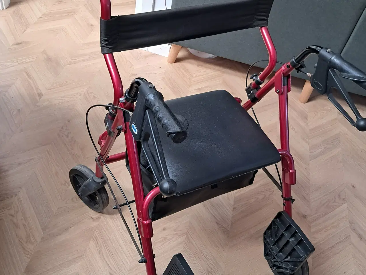 Billede 1 - Rollator og kørestol i én 