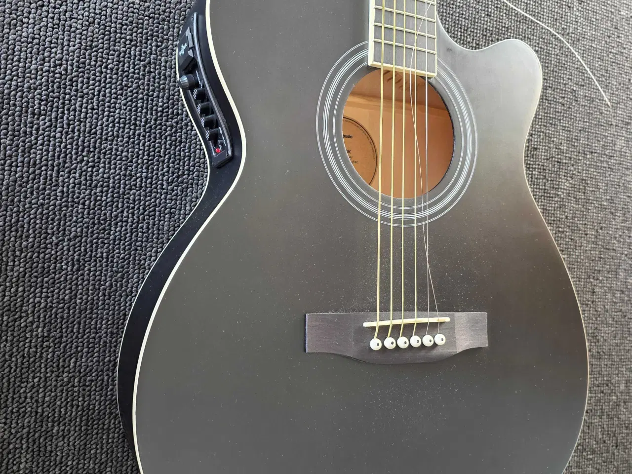 Billede 4 - Perfekt begynder-guitar med pickup🎸