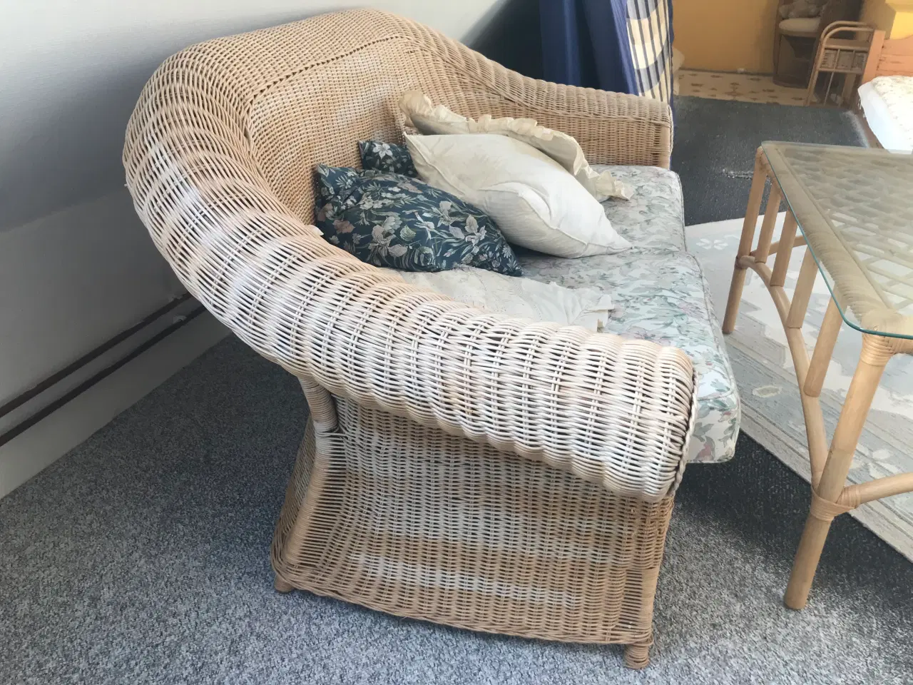 Billede 2 - Kurvesofa og bord