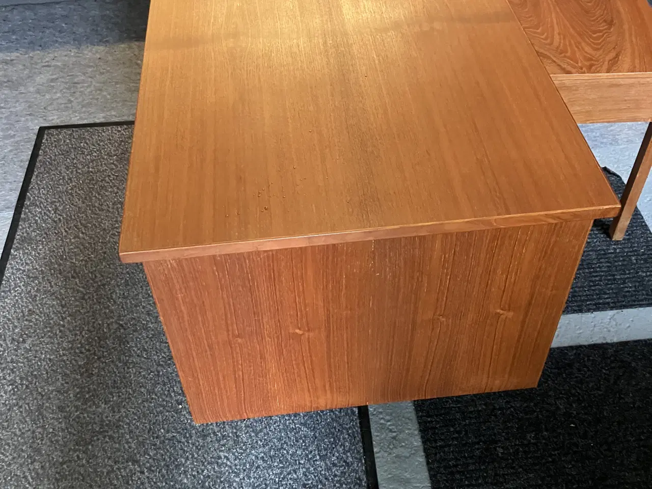 Billede 2 - Teaktræsskrivebord med 9 skuffer