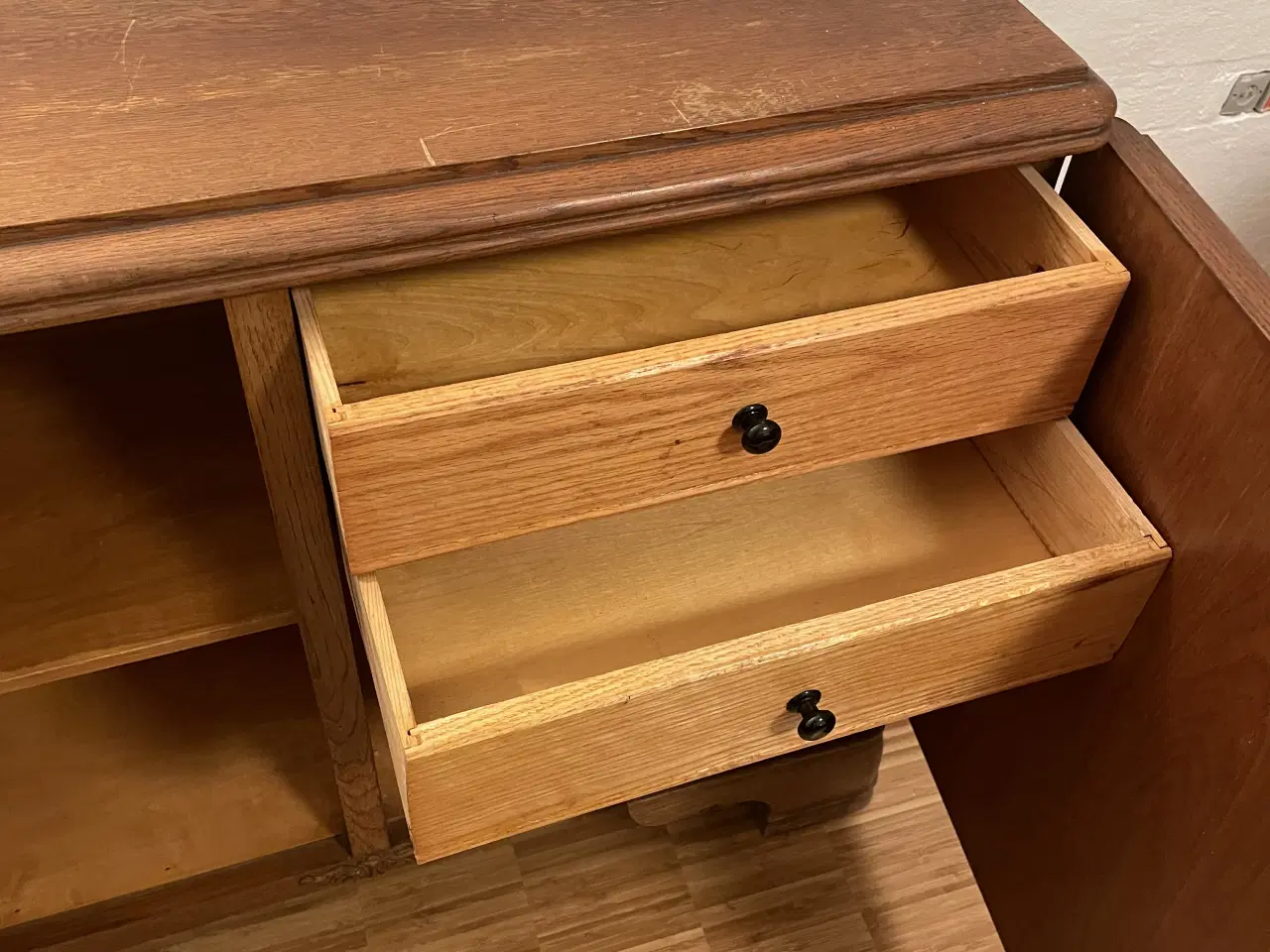 Billede 3 - Skænk med fine detaljer